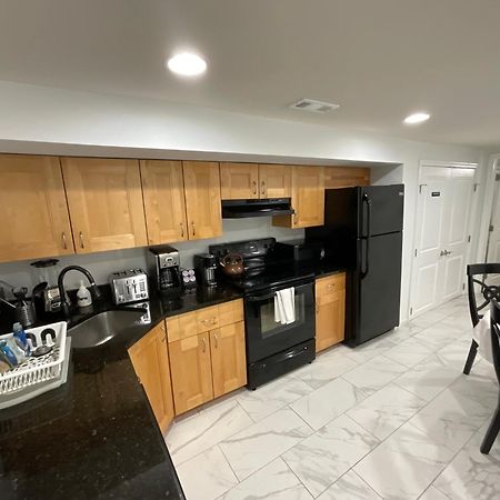 Lovely Remodeled 2Bdrm Basement Home Washington Exterior photo